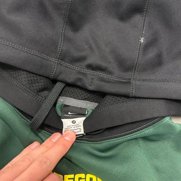 Nike Oregon Ducks Green and Black Hoodie - Picture 2 of 4